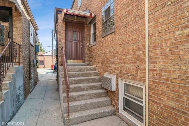 Building Photo - 8910 Grand Ave