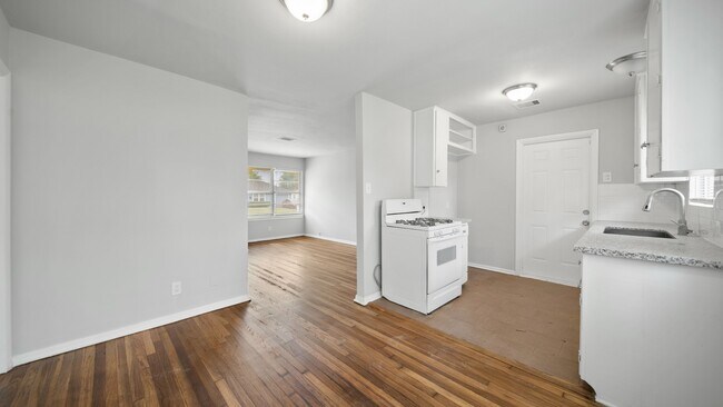 Building Photo - 1213 Hector Ave