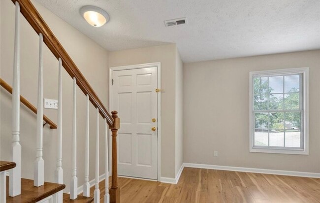 Building Photo - 48 Fox Run Ln