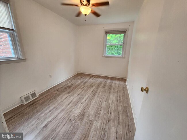 Building Photo - 7036 Valley Ave