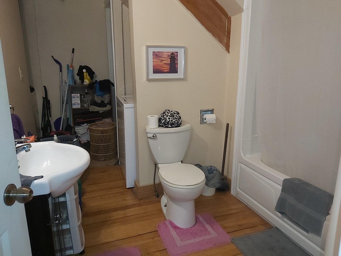 Primary Photo - 10 W Pleasant St