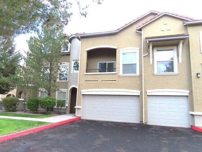 Foto del edificio - 9050 Double R Blvd