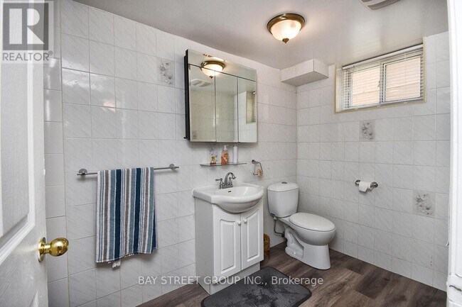 Building Photo - 10 Coral Harbour Crescent