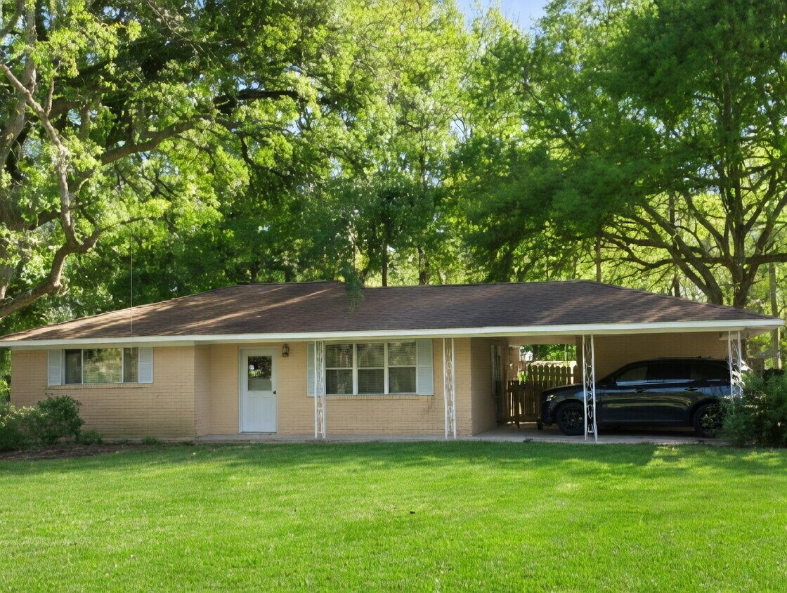 Charming 2 Bedroom Rental with Wood Floors in Port Allen! - Charming 2 Bedroom Rental with Wood Floors in Port Allen!