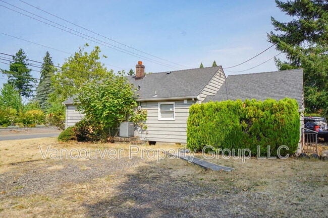 Building Photo - 104 SE 101st Ave