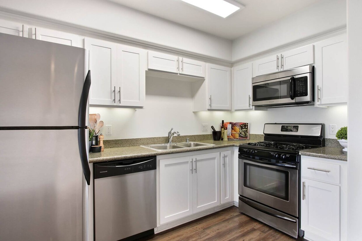 Madison Toluca - Apartments in North Hollywood, CA | Westside Rentals