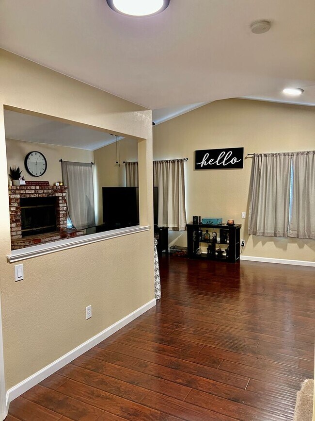 Foto del edificio - Centrally Located Roseville Condo