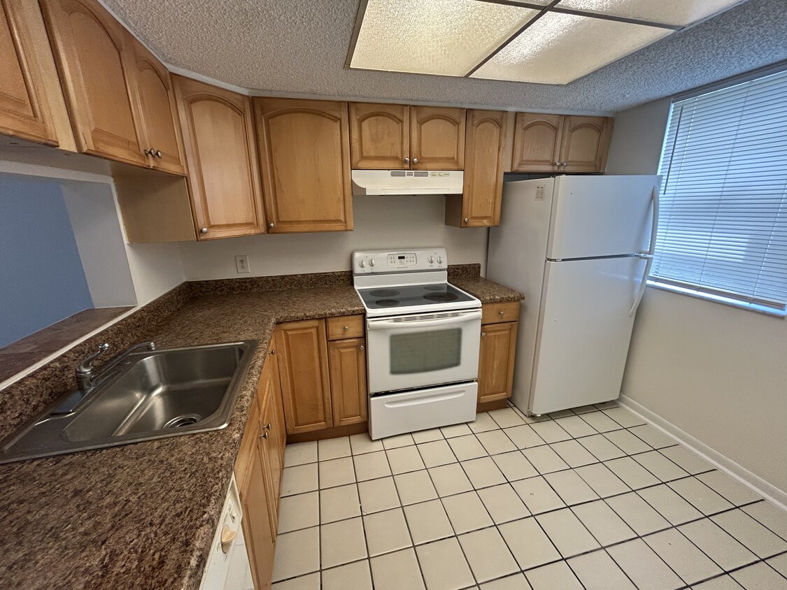 Primary Photo - 5200 NW 31st Ave