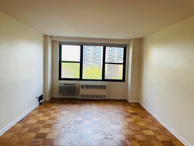 Building Photo - 10 Huron Ave