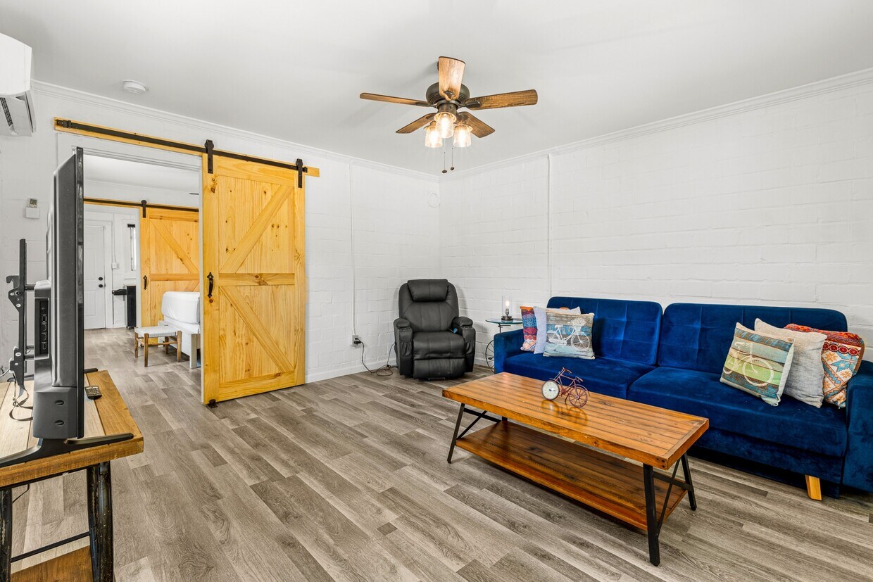 Foto principal - 1830 Nina St