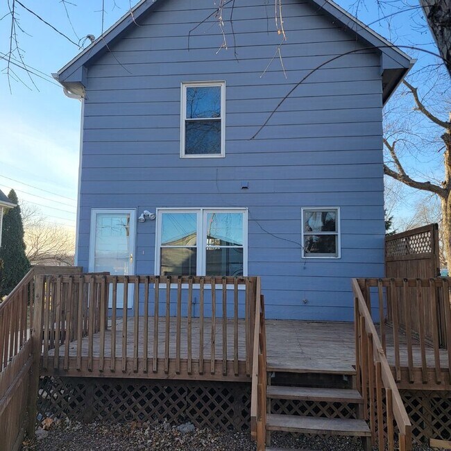 Building Photo - 111 10th St