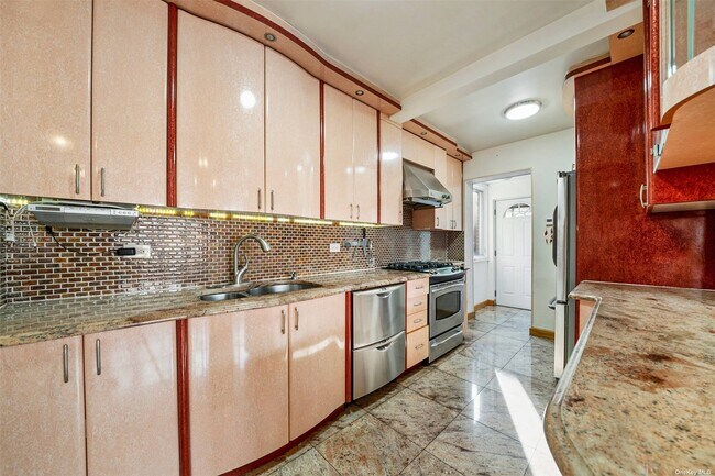 Foto del edificio - 63-42 Alderton St