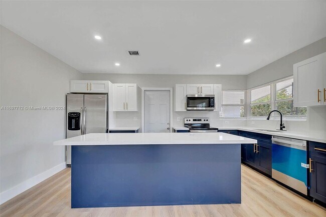 Building Photo - Northwest 39th Street, Oakland Park, FL 33...