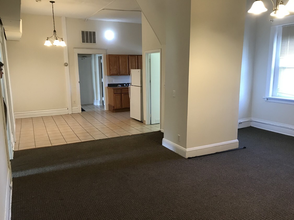Foto principal - 614 W Lake St