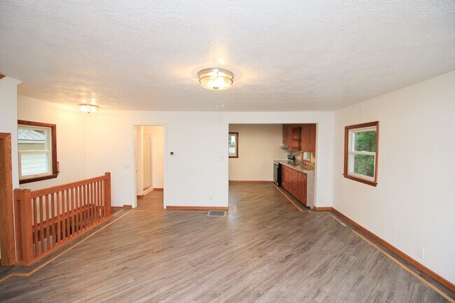 Building Photo - Freshly Remodeled 1 Bedroom House in Brandon