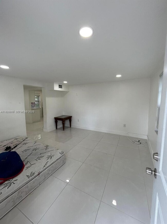 Building Photo - 407 NW 33rd St