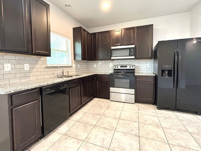 Foto del edificio - Gorgeous 1 story home with 4 Bedrooms!