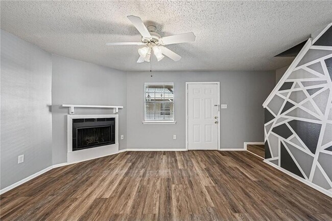 Building Photo - 737 Heavens Dr