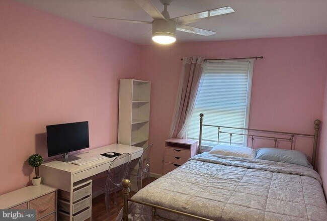 Foto del edificio - 4360 Greenberry Ln