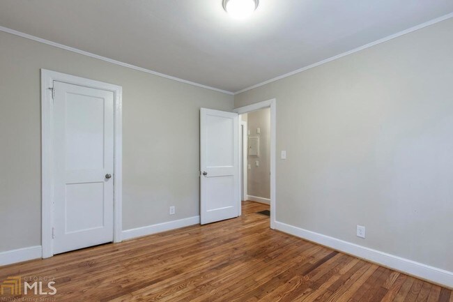 Foto del edificio - 670 Elinor Pl NW
