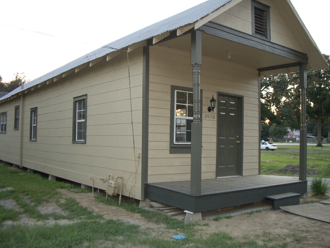 Primary Photo - 24110 Church St