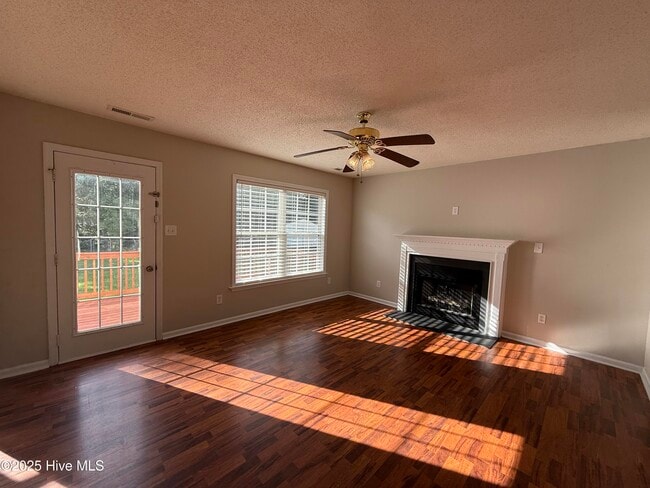 Building Photo - 142 Forest Bluff Dr