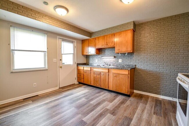Building Photo - 5105 Kingshill Dr