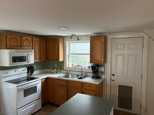 Photo - 392 Back Ashuelot Rd House