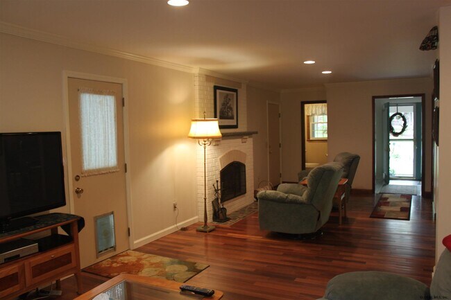 Building Photo - 1 Woodcrest Dr