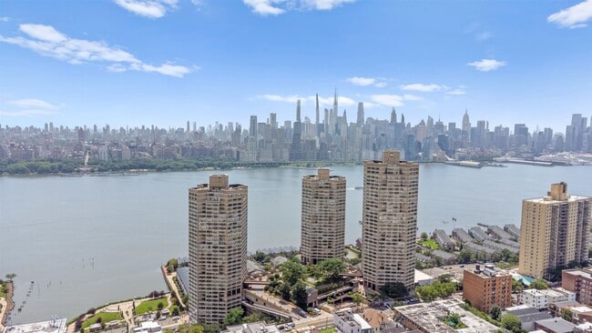 Foto del edificio - 7002 JFK Blvd E