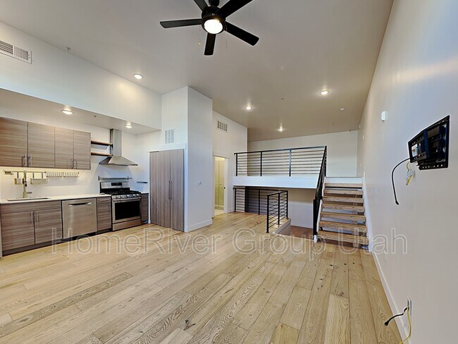 Building Photo - 877 S 200 W