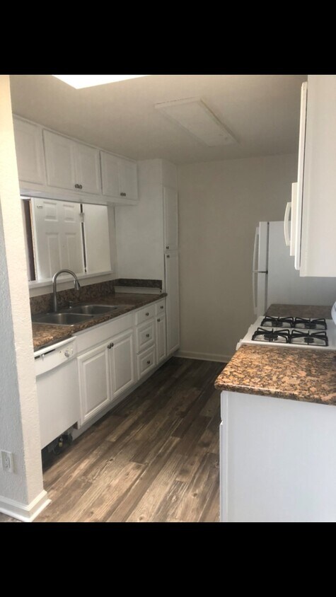 Foto principal - 9737 Riverview Ave