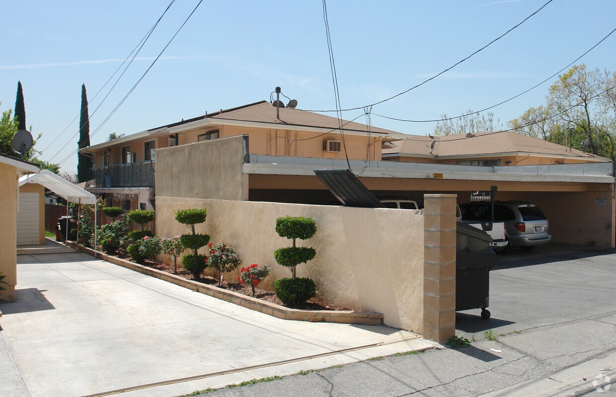 Building Photo - 123 W Cypress Ave