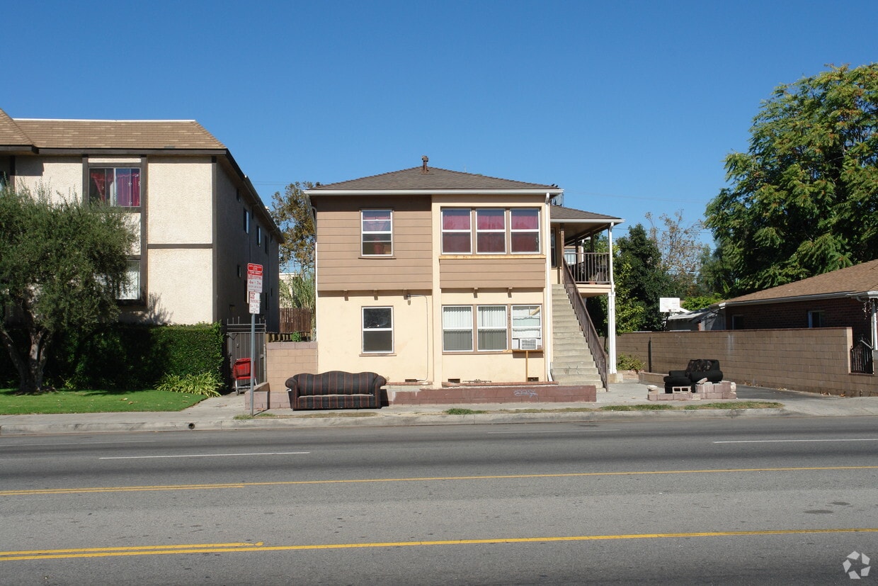 Building Photo - 14811 Victory Blvd