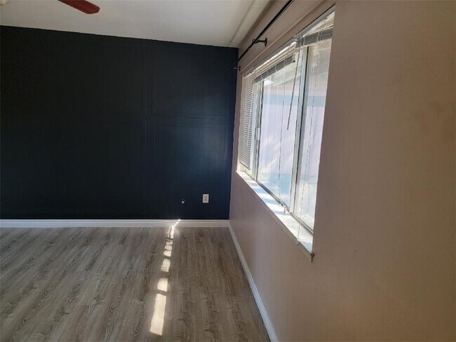 Foto del edificio - 4879 Jackson St
