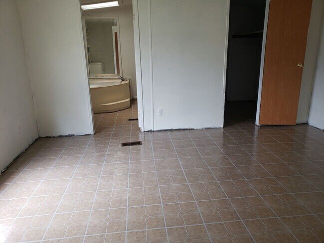 Foto del edificio - APPROVED SECTION 8 VOUCHERS ONLY! Rent thi...