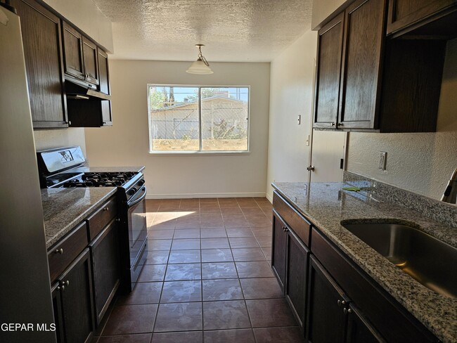 Building Photo - 2900 Roy Pace Dr