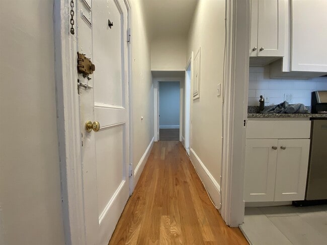 Building Photo - 910 Massachusetts Ave