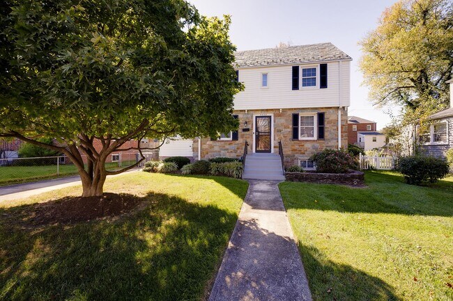 Foto del edificio - Charming 3BR/2BA Home with Bonus Room, Sun...