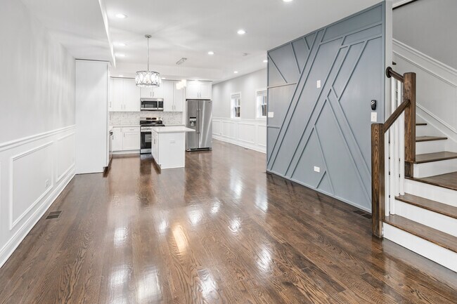 Foto del edificio - 1638 N Hamlin Ave