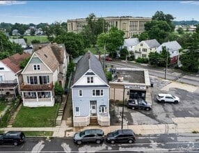Building Photo - 2287 Niagara St
