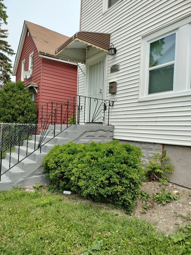 Building Photo - 10619 S Perry Ave