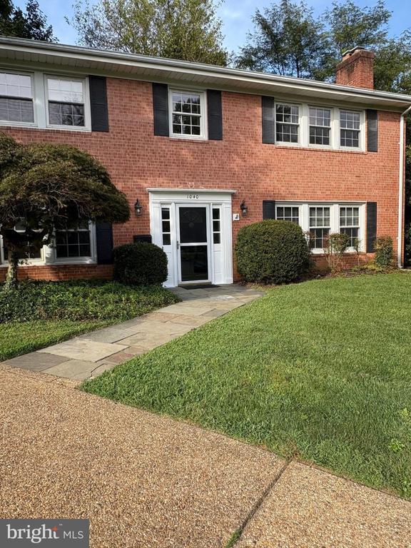 Building Photo - 1040 Warbler Pl