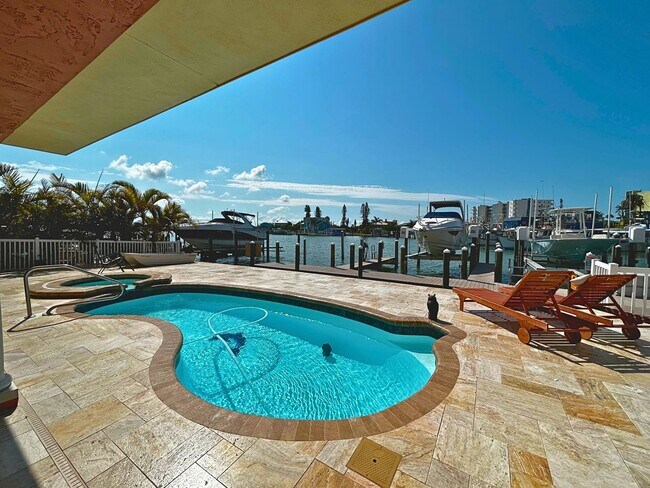 Foto del edificio - Available June 1st | Stunning Waterfront Home in Madeira Beach – 3 Bed / 3 Bath