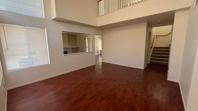 Building Photo - Centrally Located 3bed 2.5bath