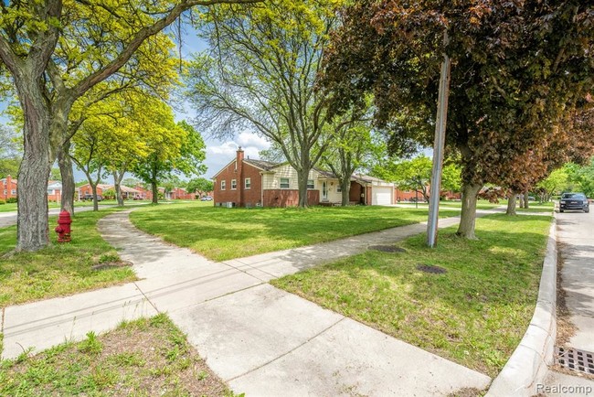 Building Photo - 20470 River Oaks Dr