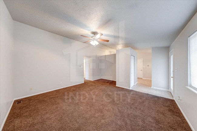 Building Photo - 542 Woods Crossing Dr