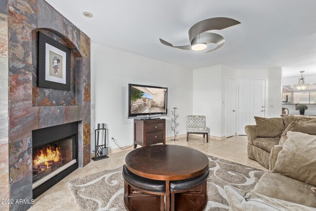 Foto del edificio - 3235 E Camelback Rd
