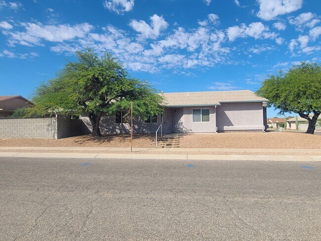 Foto del edificio - Beautiful 3 bedroom with a den - 2 bathroom