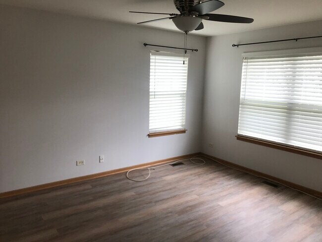 Building Photo - 1308 Jenna Dr